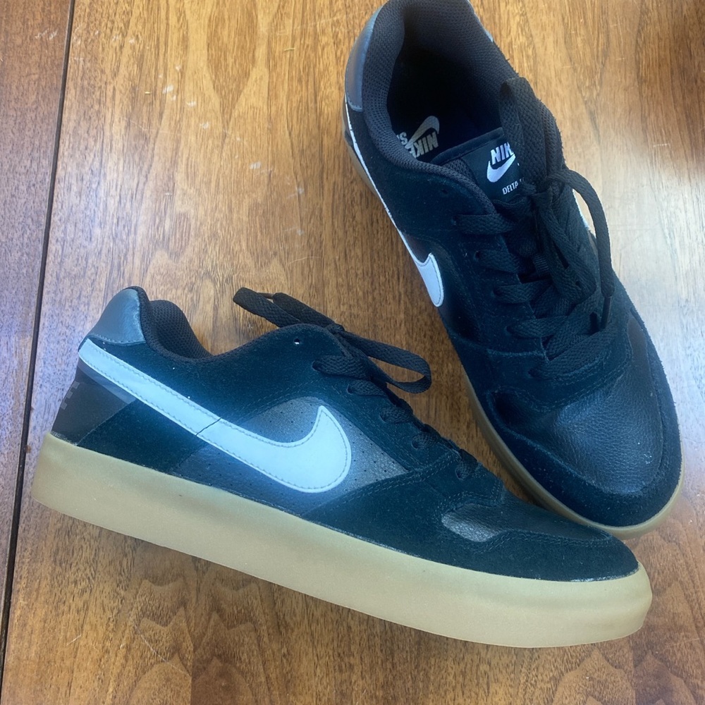 Brand new nikes size 8usa